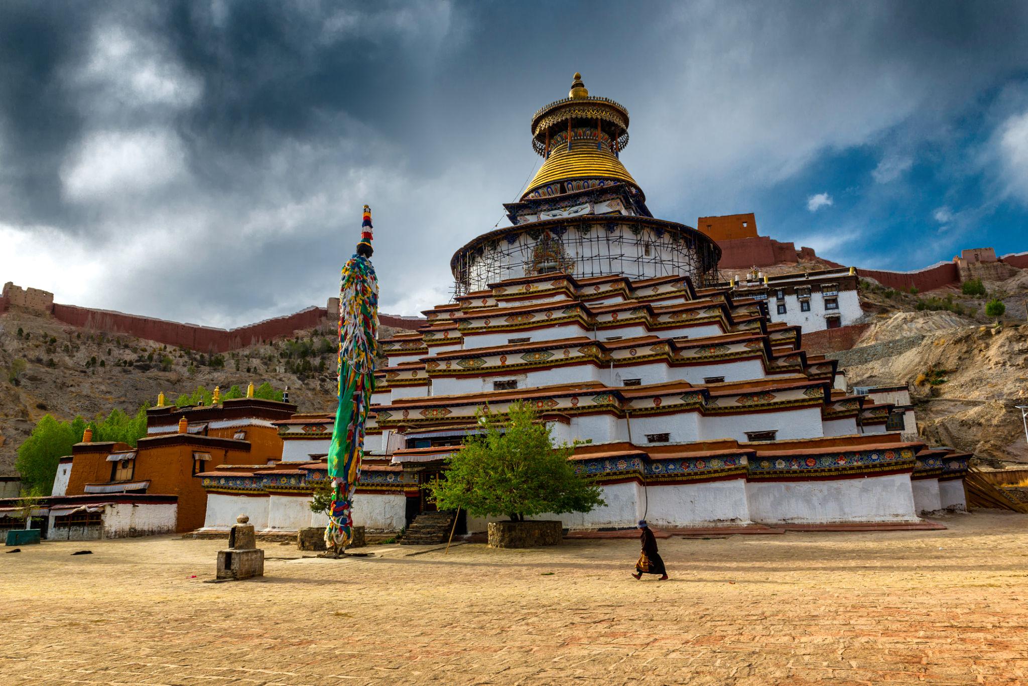 Chùa Bạch Cư (Palcho Monastery Atoz tour