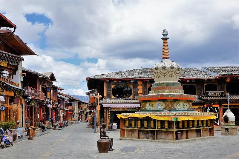 Thành cổ Dukezong (Thành cổ Ánh Trăng) Atoz tour