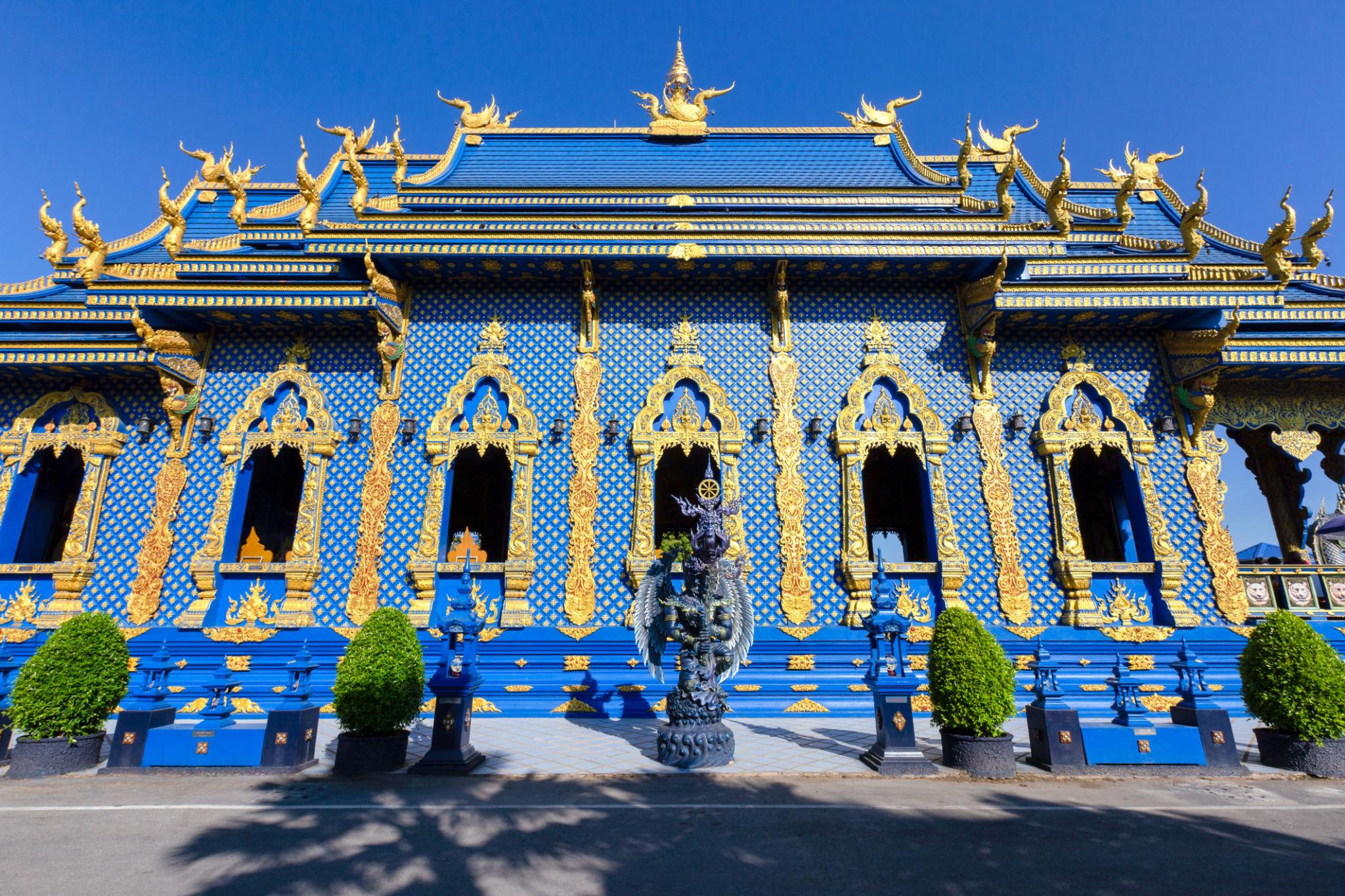 Chùa Xanh (Blue Temple – Wat Rong Suea Ten) atoz tour