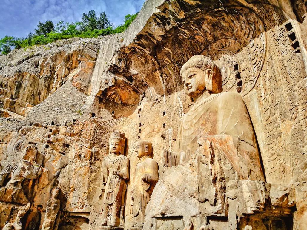 Hang Động Long Môn (Longmen Grottoes Atoz tour