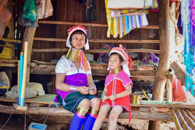 Làng Cổ Dài (Long Neck Village) atoz tour