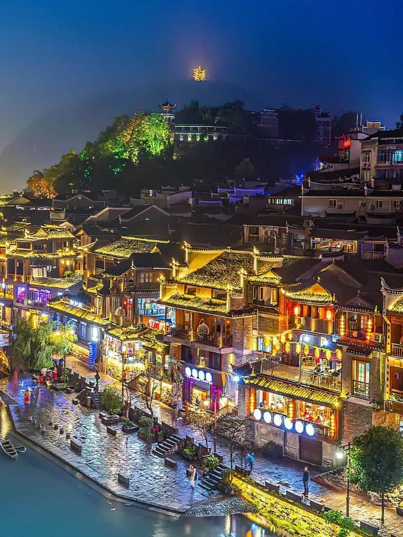 Phượng Hoàng Cổ Trấn atoz tour