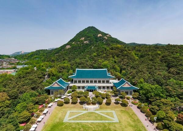 Nhà Xanh (Blue House – Cheong Wa Dae) atoz tour