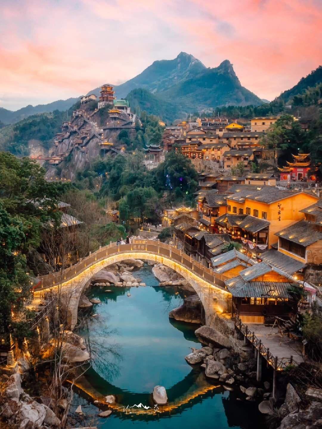 Cầu Lãm Nguyệt atoz tour