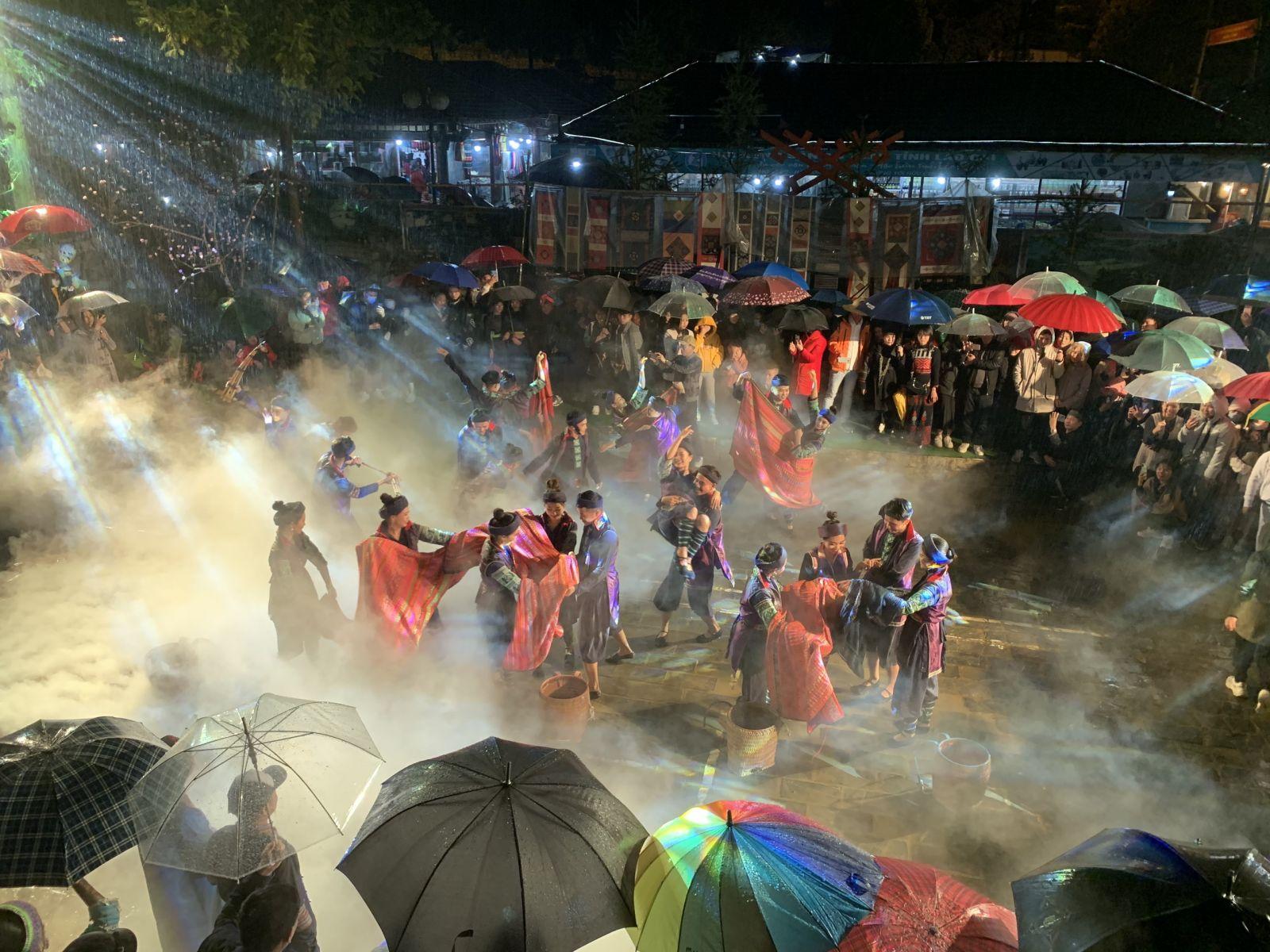 Chợ Tình Sa Pa (Tối thứ Bảy) atoz tour