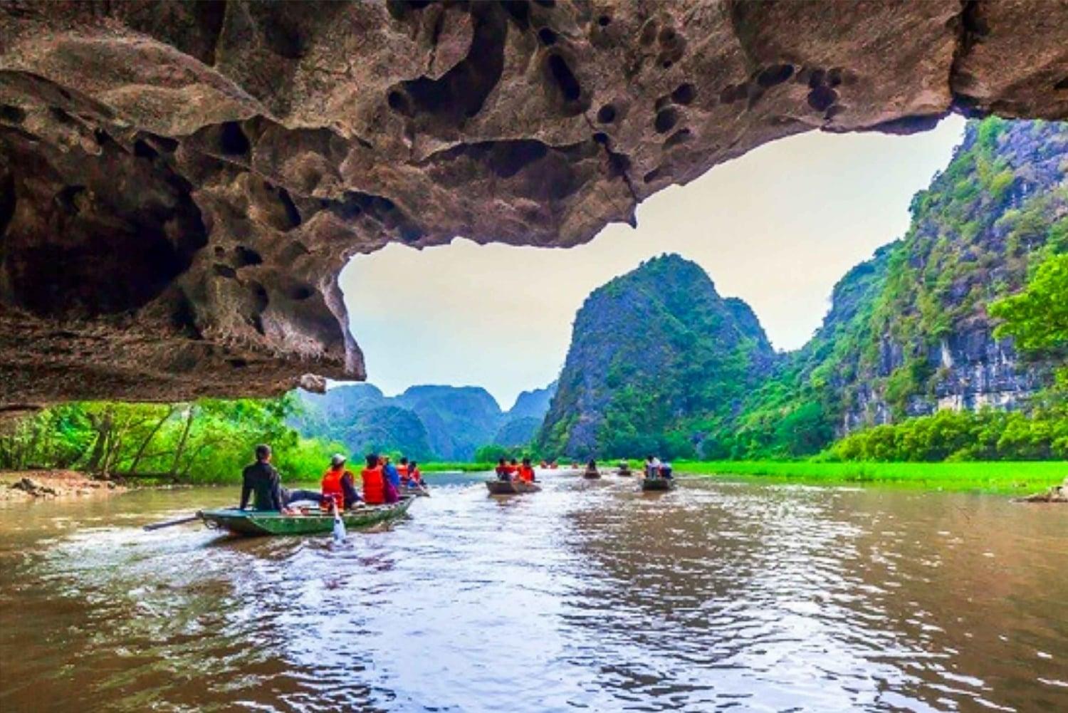 Hang Cả – Hang Hai – Hang Ba (Tam Cốc) atoz tour