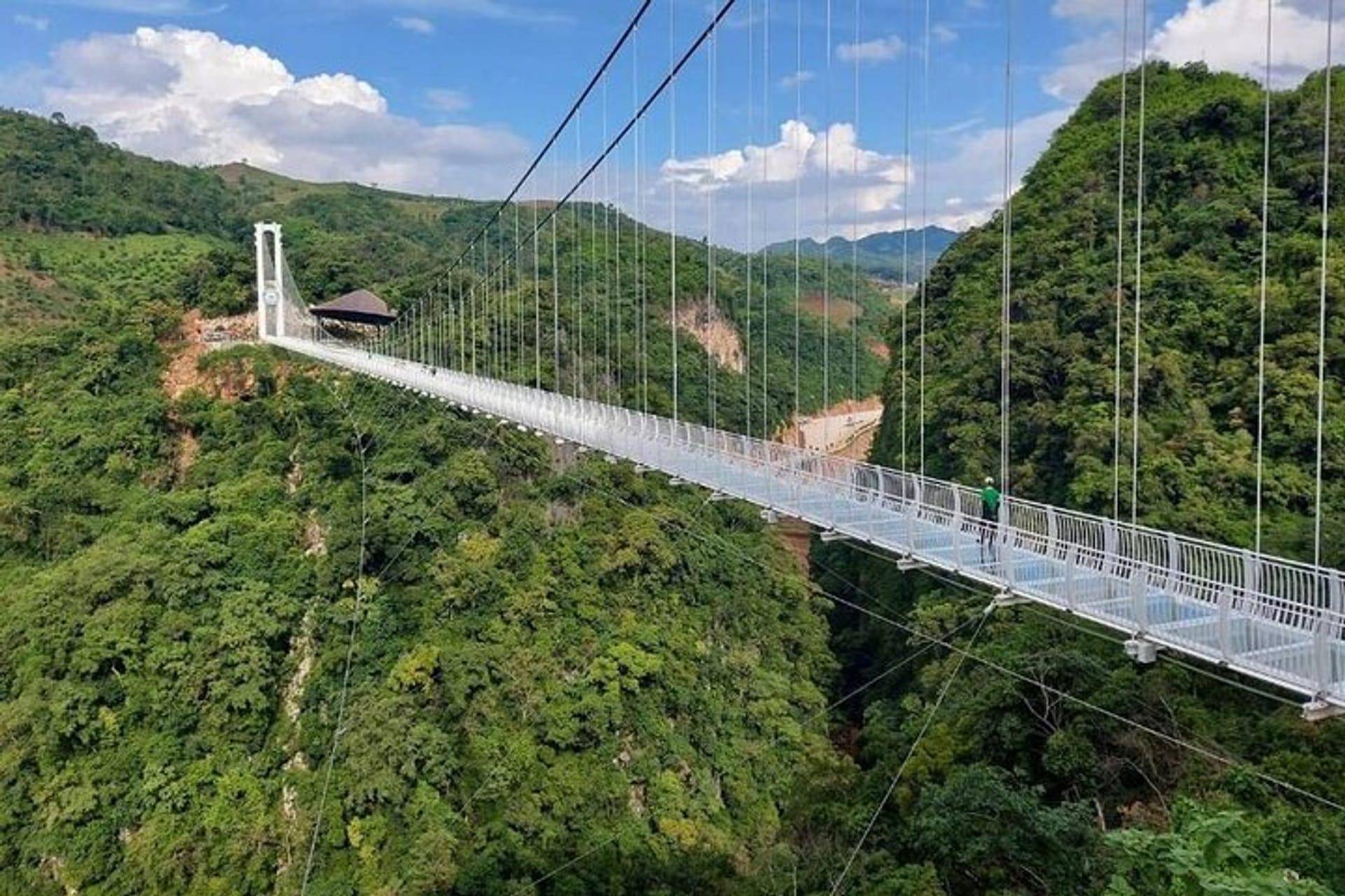 Cầu kính Bạch Long atoz tour