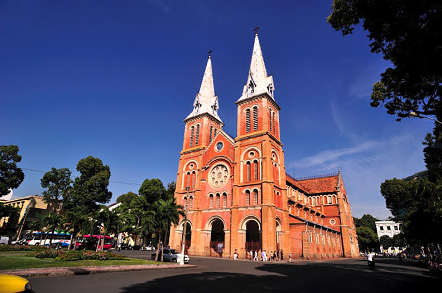 Nhà thờ Đức Bà Sài Gòn Atoz tour